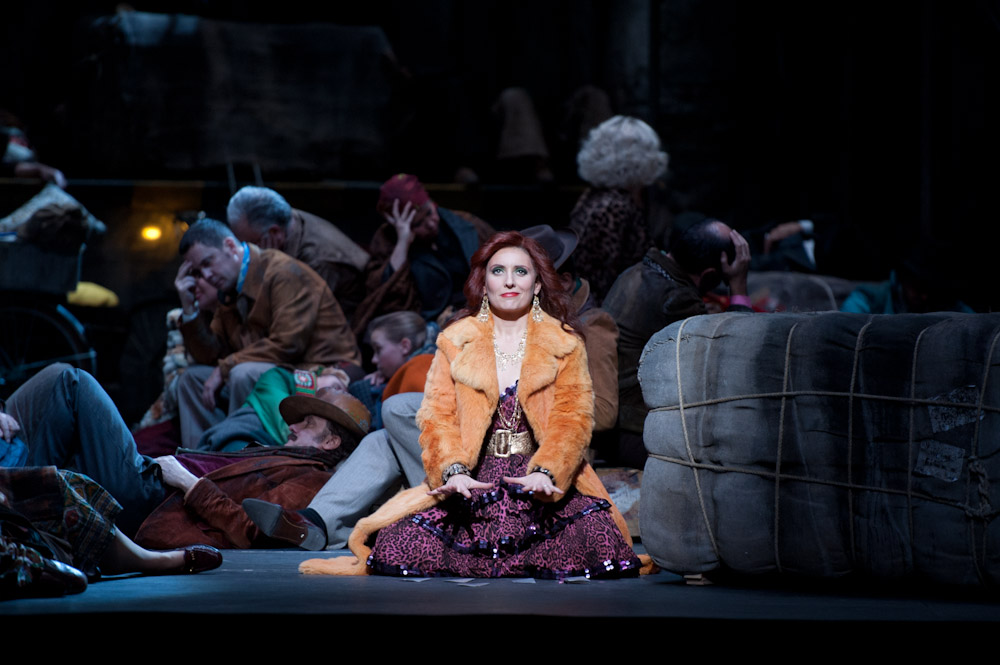 Behind the scenes with Louise Callinan – ‘Mercedes’ at the Opera National de Paris