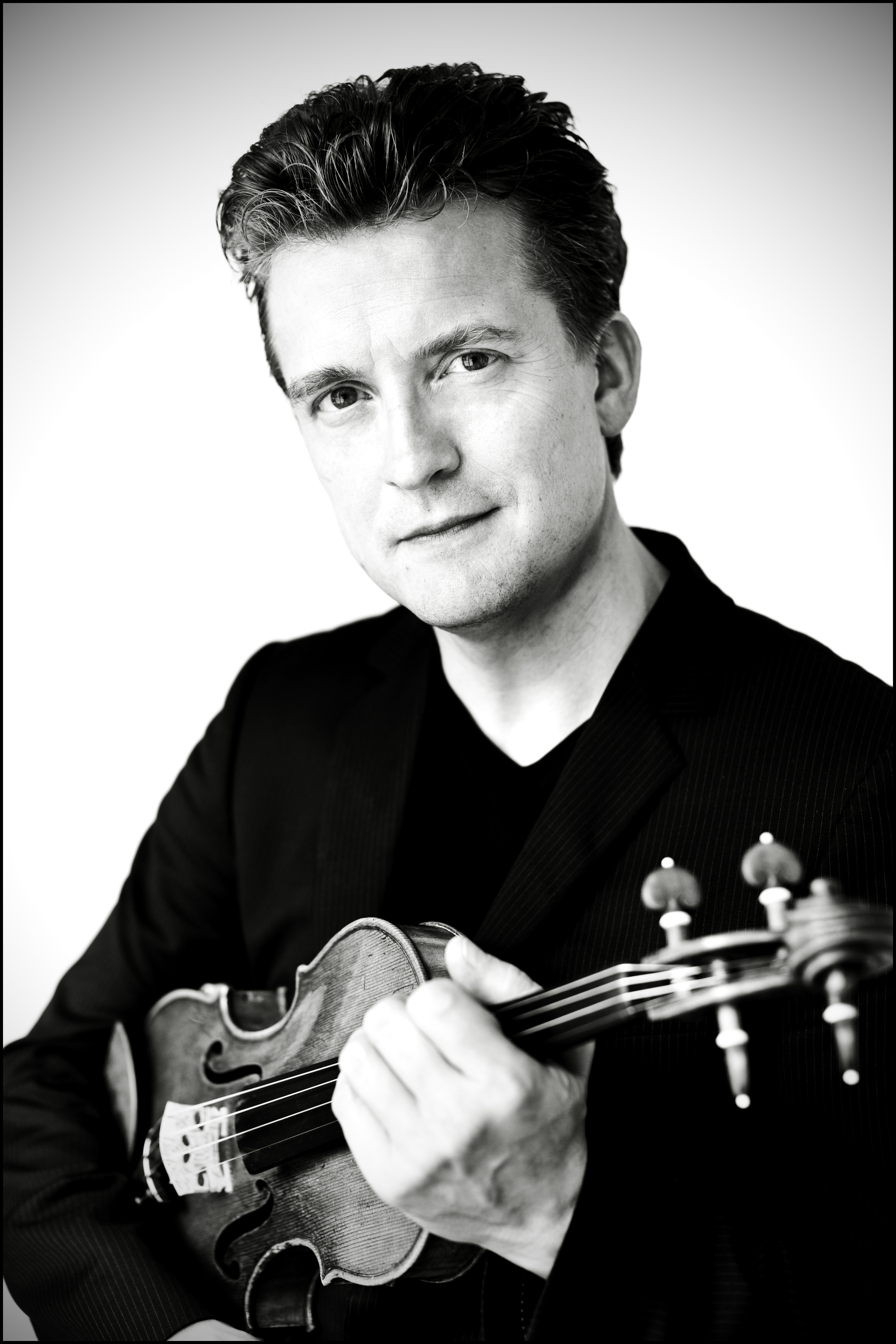 Virtuosity and spectacle: The Mahler Chamber Orchestra with Daniel Harding and Christian Tetzlaff