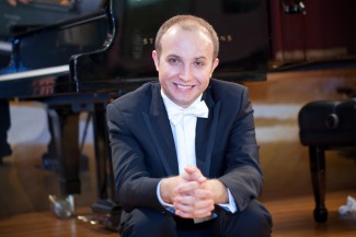 Alexander Gavrylyuk. Image Mika Bovan.