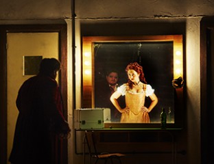 Diego Torre as Canio and Anna Princeva as Nedda in Pagliacci. Photo credit: Keith Saunders.