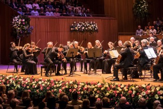 Joshua Bell and the Academy of St Martin in the Fields at the Sydney Opera House. Image Ken Leanfore
