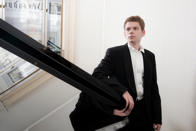 2016 SIPCA Winner Andrey Gugnin On Tour