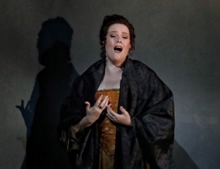 Jessica Pratt as Lucia in Opera Australia’s 2018 production of Lucia di Lammermoor at the Sydney Opera House Photo credit: Prudence Upton