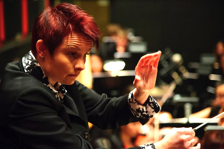 Carolyn Watson Conducting Interlochen Arts Academy Orchestra Win A Place In American Music Contest