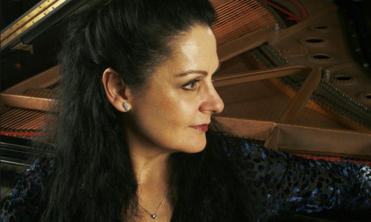 Sarah Grunstein Plays Beethoven And Bach